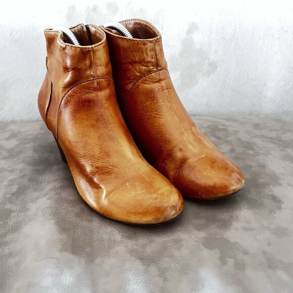 Steve Madden Chelsea Bootie Women’s Size 6 Tan Block Heel Round Toe Side Zip - Picture 1 of 10